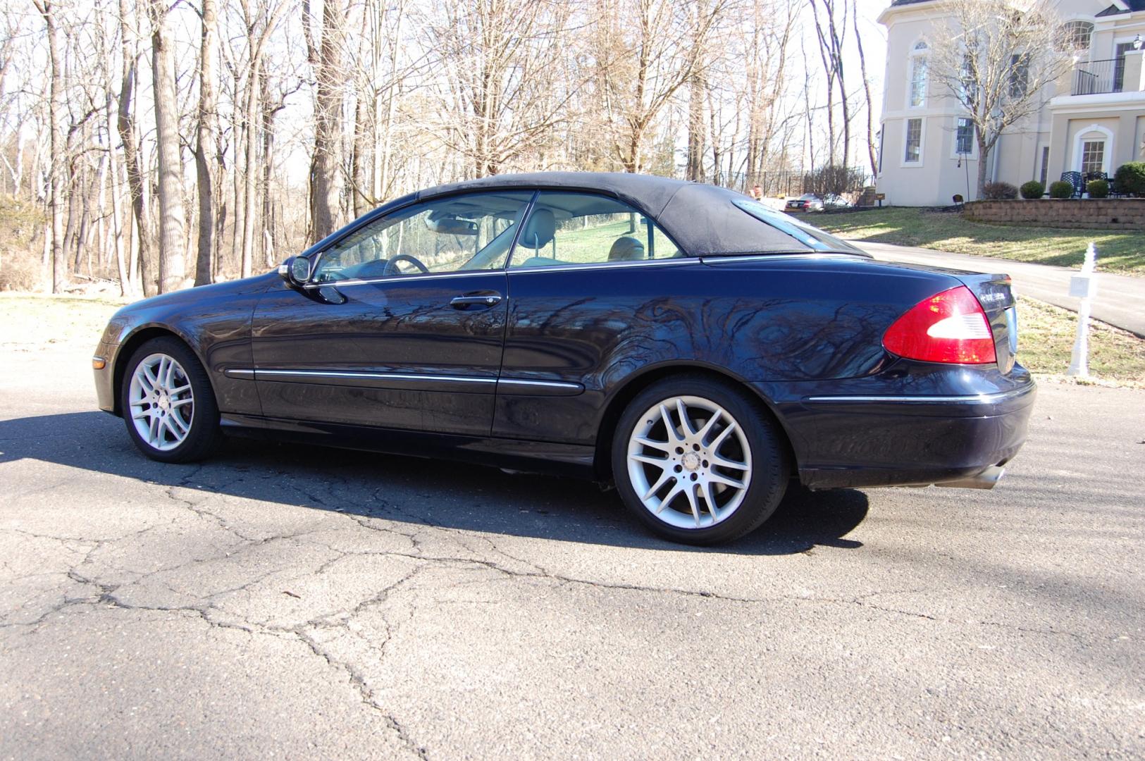 2009 Blue /Beige Mercedes-Benz CLK-Class (WDBTK56FX9T) with an 3.5 Liter engine, Automatic transmission, located at 6528 Lower York Road, New Hope, PA, 18938, (215) 862-9555, 40.358707, -74.977882 - 2009 Mercedes-Benz CLK 350 Convertible, low mileage, clean condition inside and out. 3.5 Liter V6 engine, automatic transmission, tilt wheel, cruise control, wood trim, 3 Master keys, dual heated power seats, windows, mirrors, central locking system, 19 " Alloy wheels, 4 good all season tires, AM/F - Photo#2